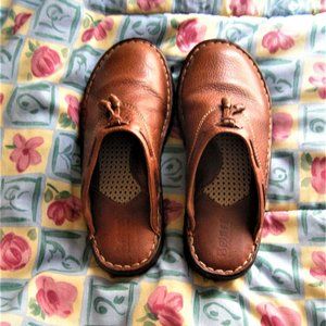 BORN LEATHER BROWN COMFY MULES WITH TASSELS 7